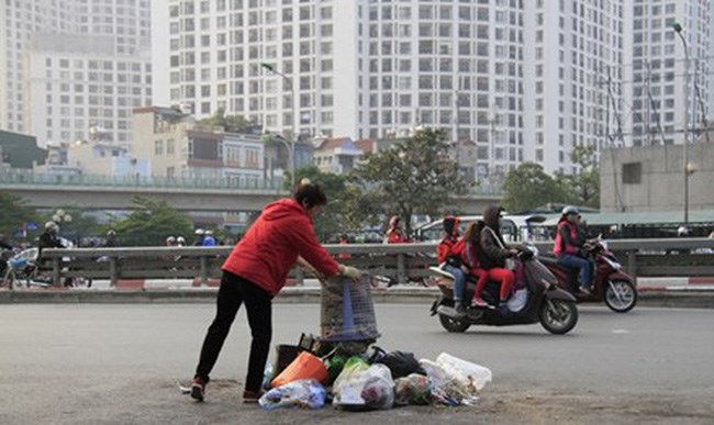 Vứt rác bừa bãi nơi công cộng: Mức phạt chưa đủ răn đe?